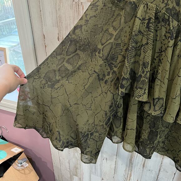 Jennifer Lopez Ruffle Sheer Green Snakeskin Print Chiffon Top - Picture 3 of 7